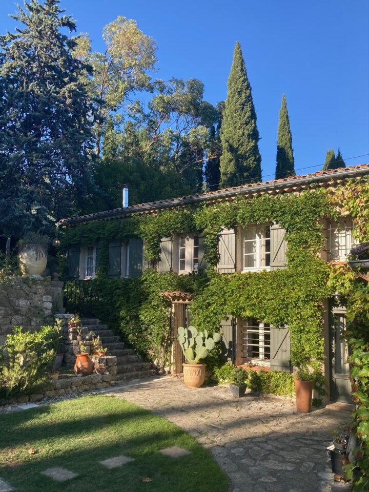 La façade côté jardin