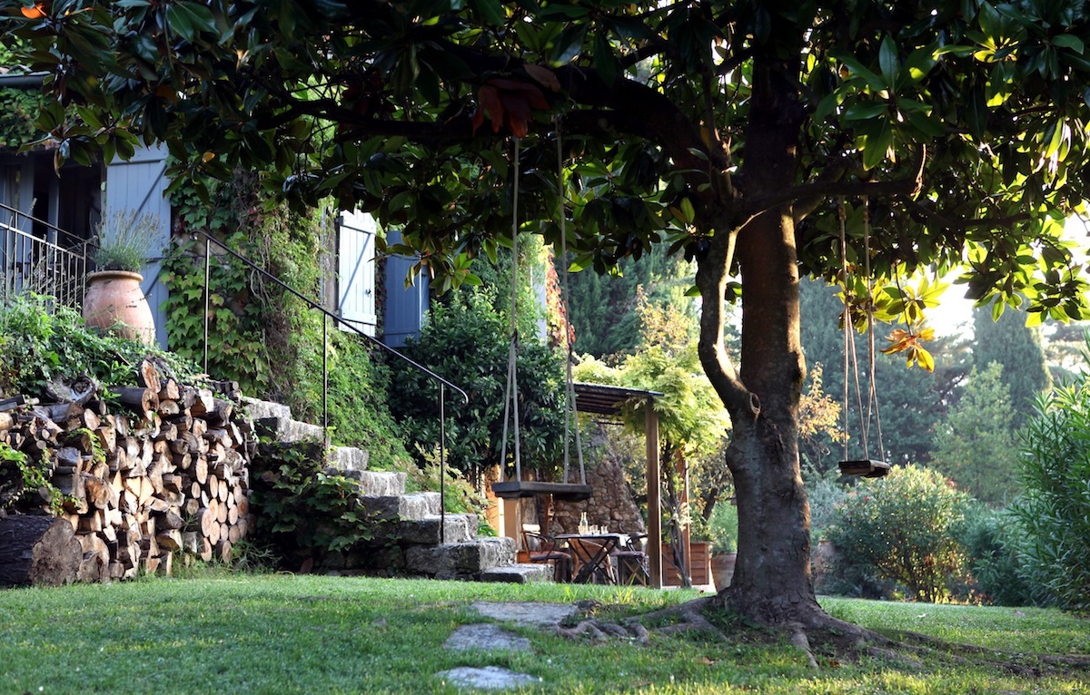 Le jardin et sa balançoire